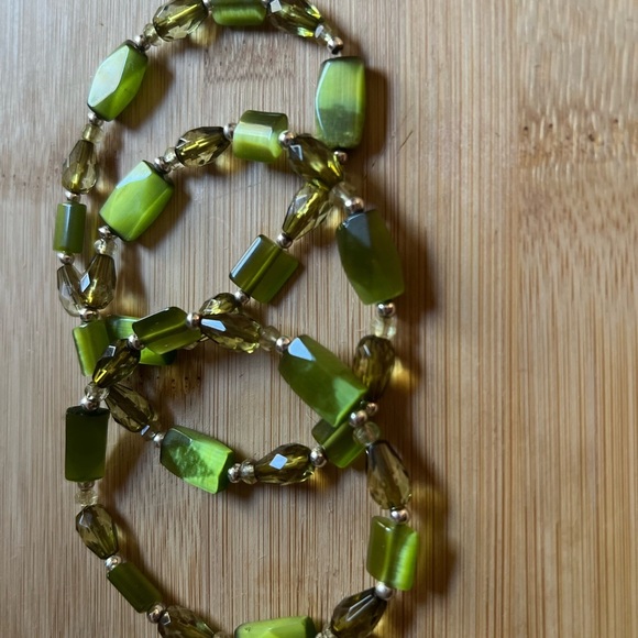 Avocado Green Mixed Style Glass Bead 7-piece Stretch Fashion Bracelet set - Picture 4 of 5